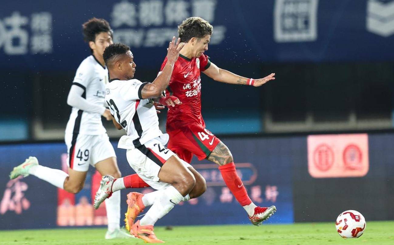 策略精妙，球队卫冕冠军实现无比胜利的简单介绍