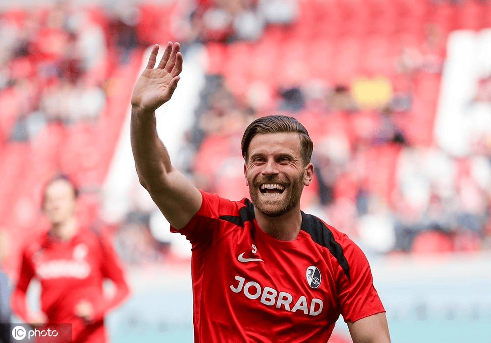 弗莱堡前锋梅开二度，队内竞争加剧