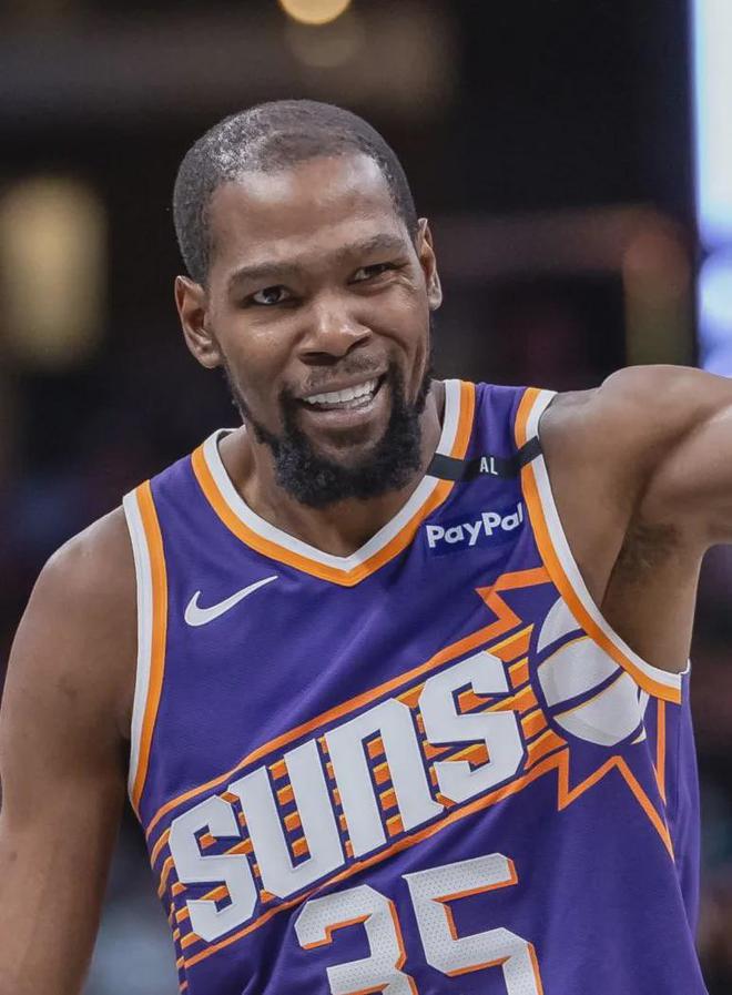 杜兰特伤愈复出，刷新纪录首场表现抢眼，中国队球迷欢呼！的简单介绍