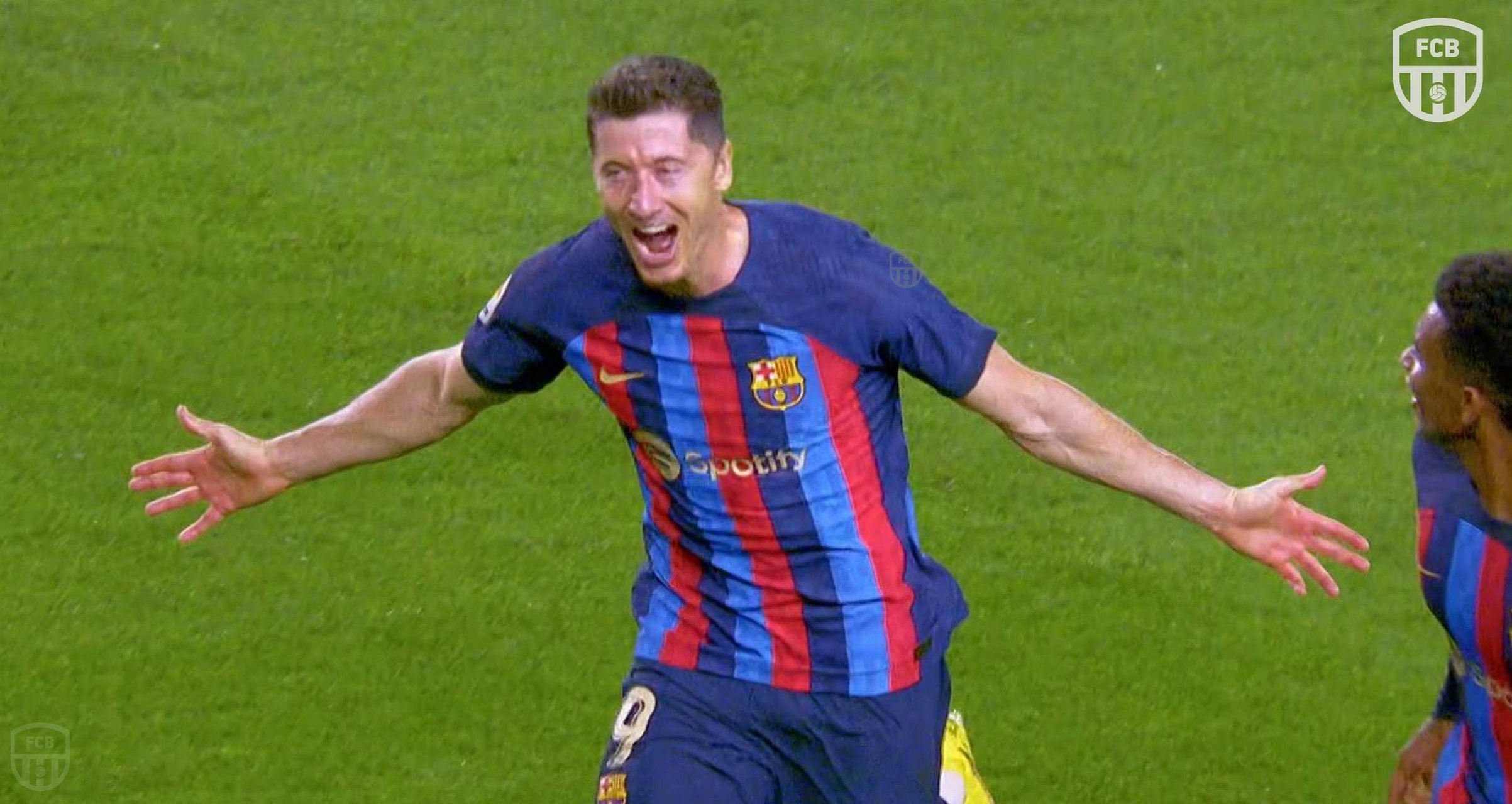 莱万多夫斯基赛事官方发布高光表现新规，拜仁引发争议！