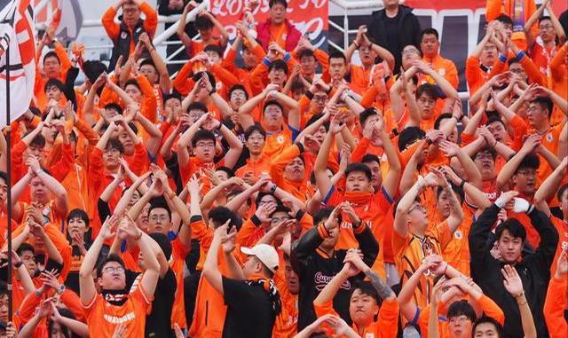 关于詹姆斯回归赛场，出色防守首场状态亮眼，澳大利亚队观众沸腾！的信息